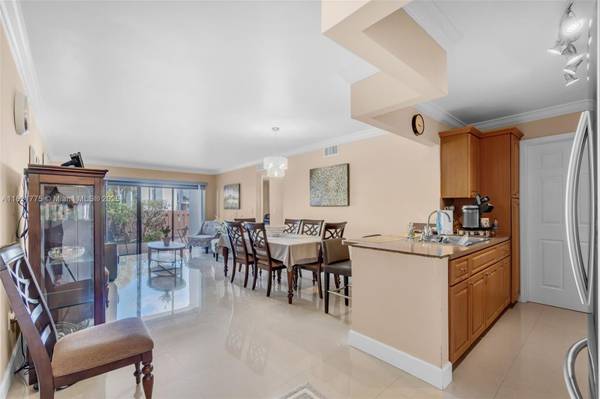 460 W Park Dr #104,  Miami,  FL 33172