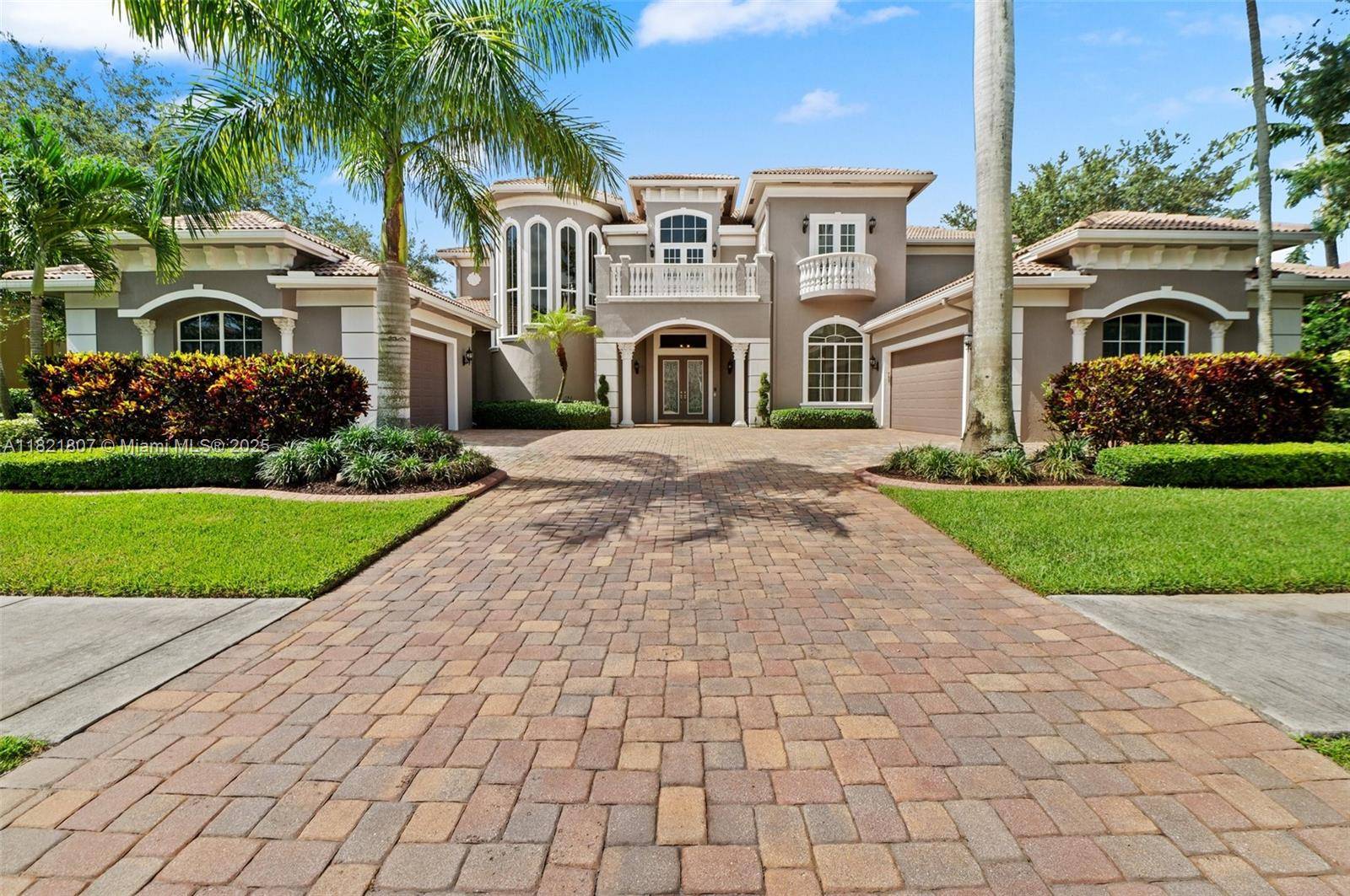 12608 S Stonebrook Cir, Davie, FL 33330