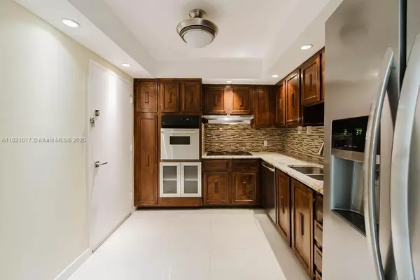 Miami Beach, FL 33139,11 Island Ave #1410