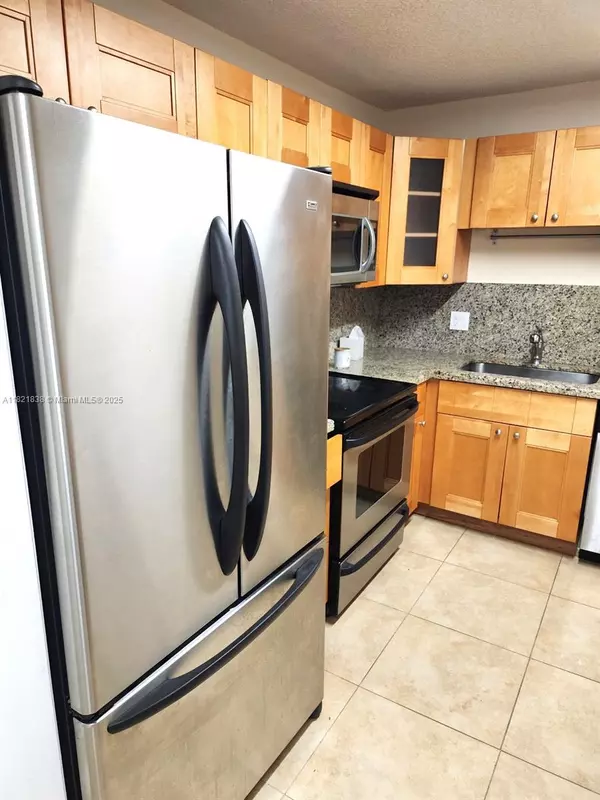 Boca Raton, FL 33428,22615 SW 66th #312