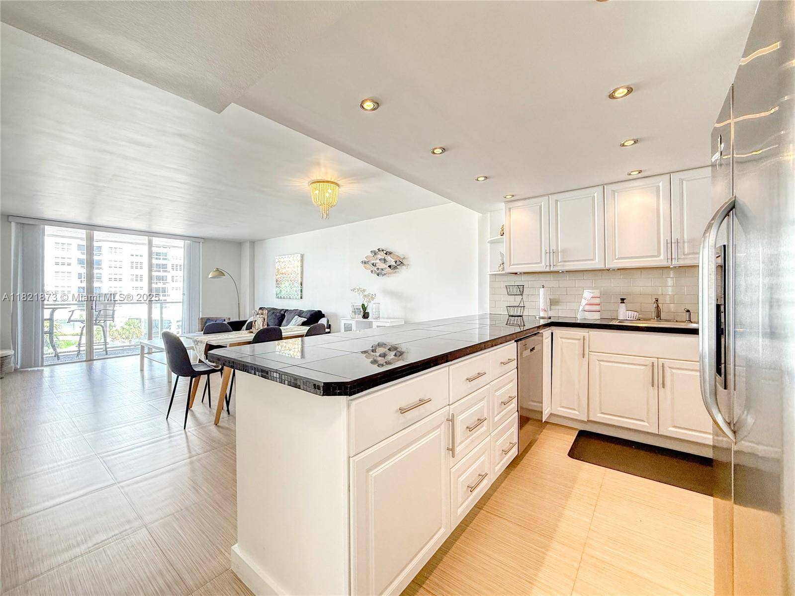 Miami Beach, FL 33140,5701 Collins Ave #309