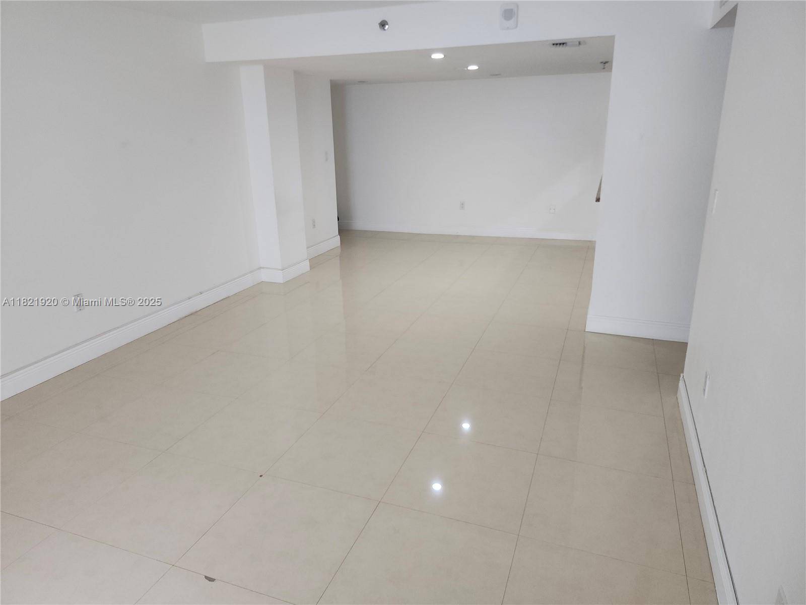 Miami Beach, FL 33139,1621 Collins Ave #310