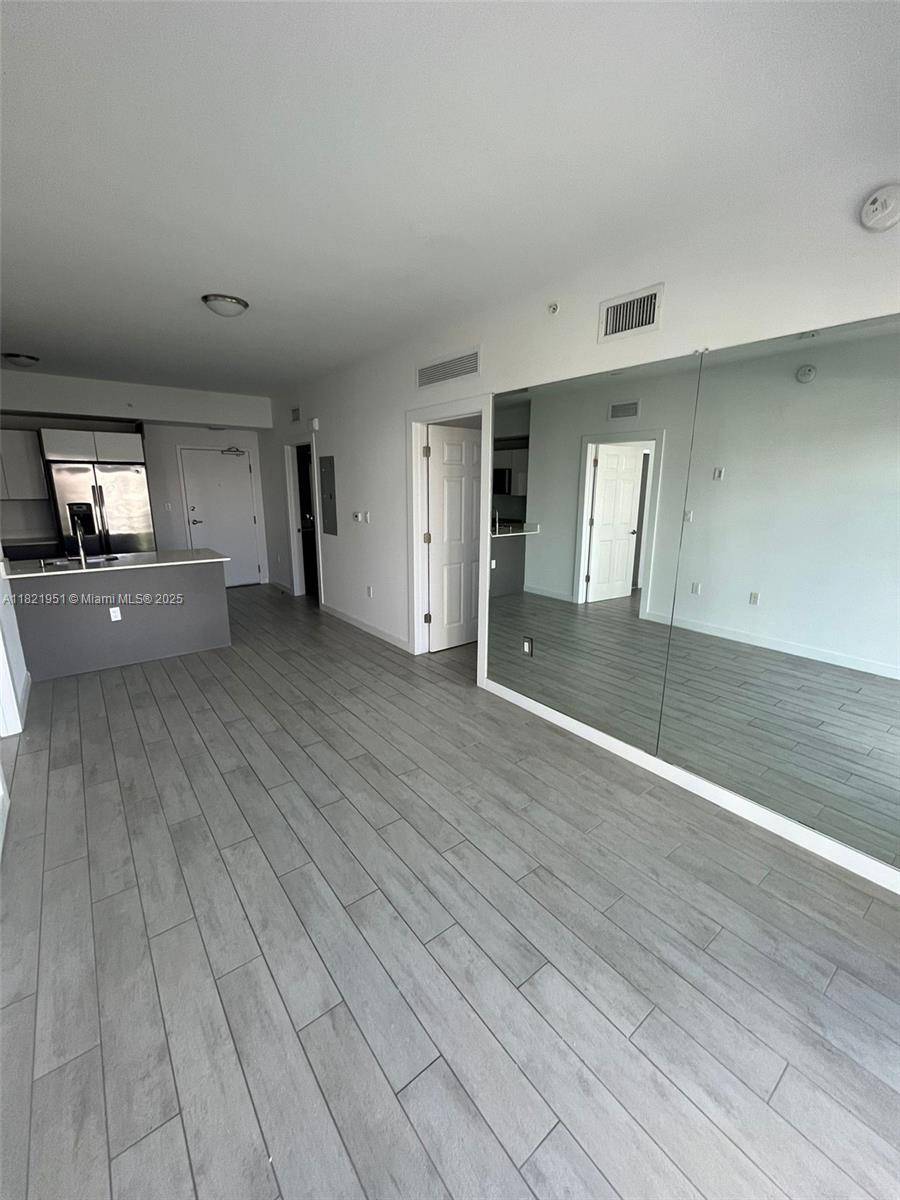 Miami, FL 33137,321 NE 26th St #717