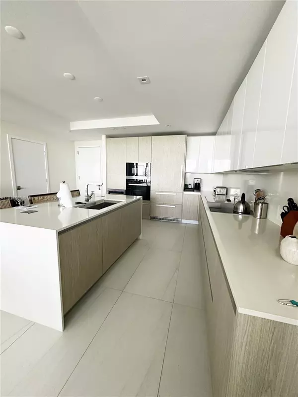 Singer Island, FL 33404,3100 N Ocean Blvd #1206