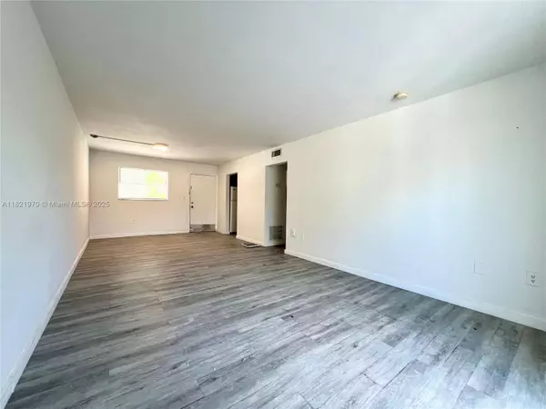 North Miami, FL 33161,12890 NE 8th Ave #211