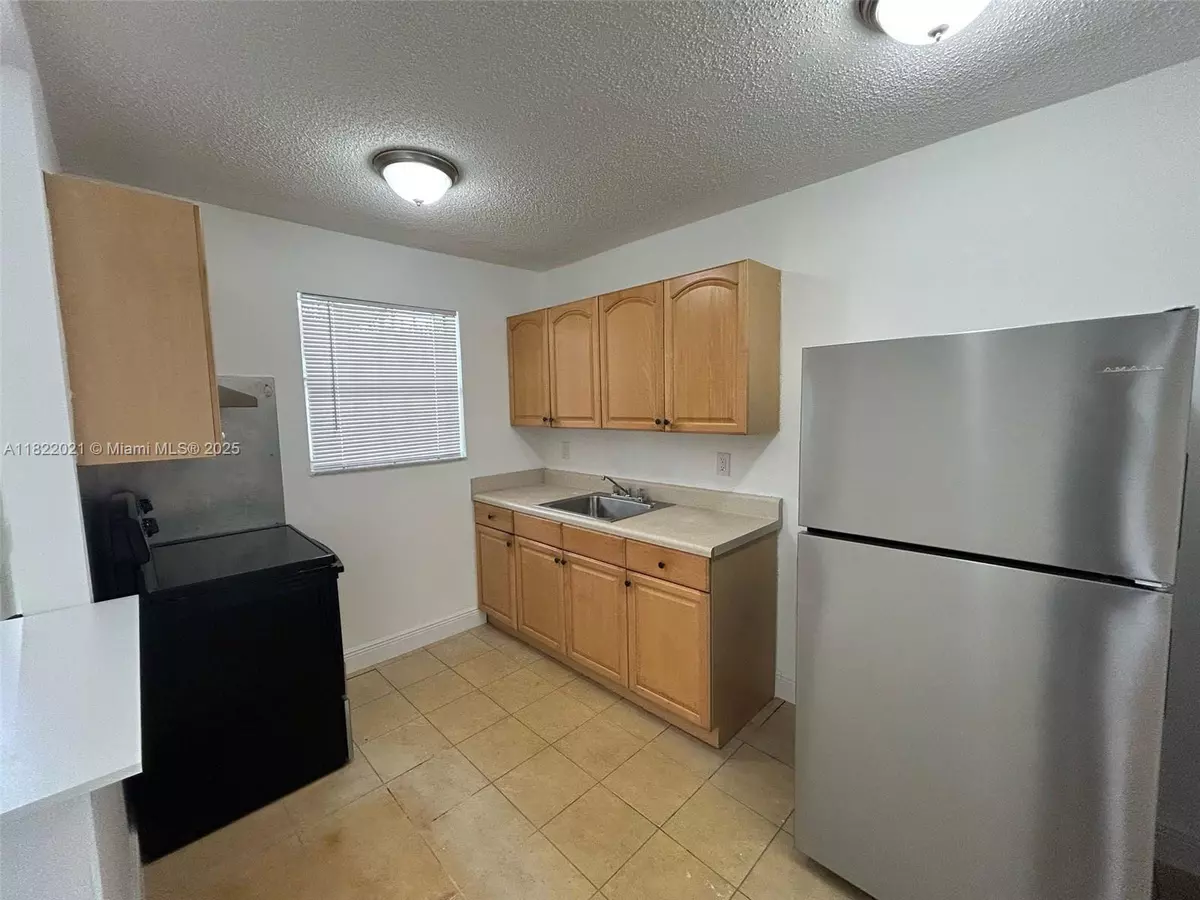 North Miami, FL 33161,1330 NE 127th St #8