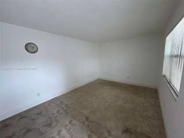 North Miami, FL 33161,1330 NE 127th St #8