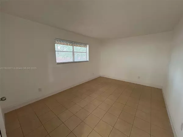 North Miami, FL 33161,1330 NE 127th St #8