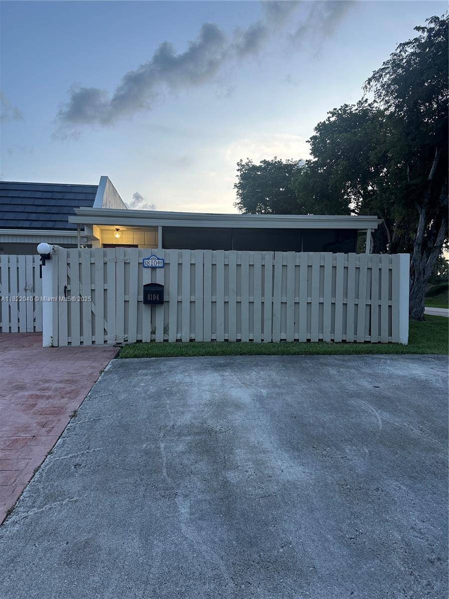 8104 SW 82nd Pl #8104, Miami, FL 33143