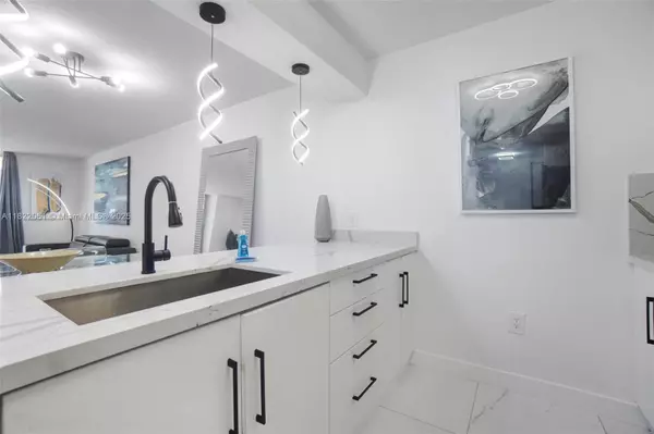 Miami, FL 33131,1200 Brickell Bay Dr #1907