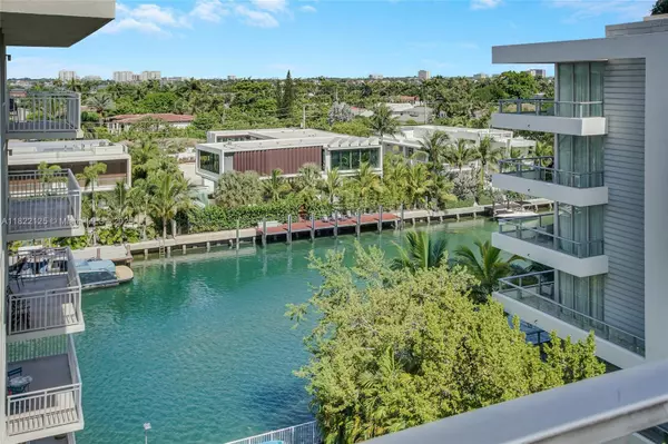 Bay Harbor Islands, FL 33154,9500 W Bay Harbor Dr #7H