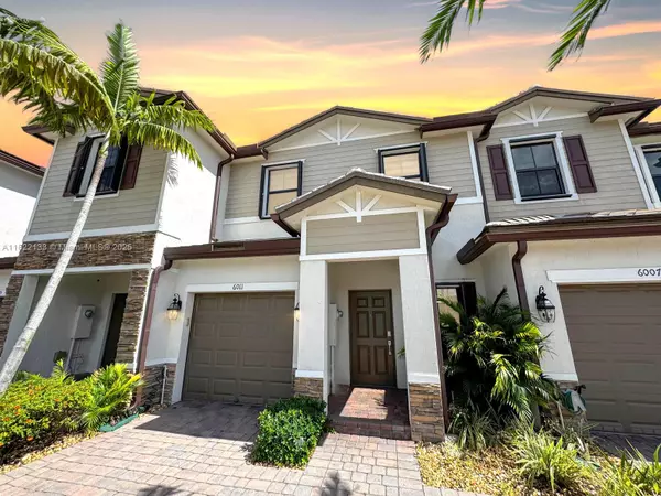 6011 W Paso Fino Pl, Davie, FL 33314