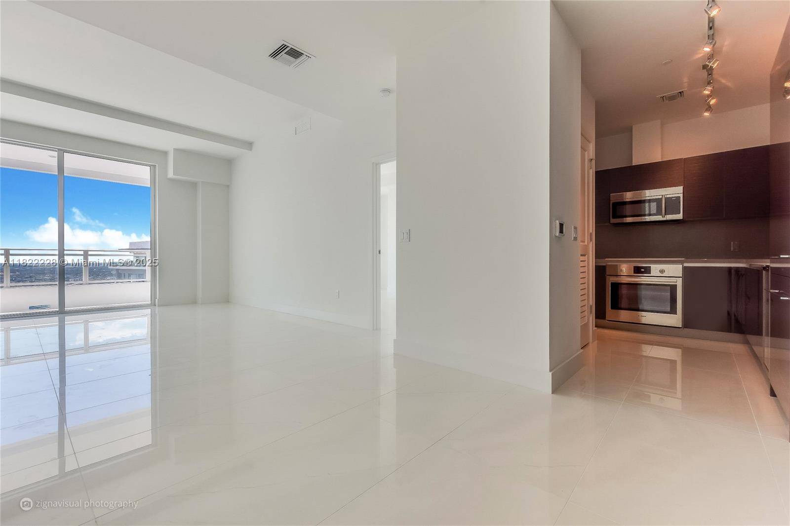 Miami, FL 33131,1080 Brickell Ave #4401
