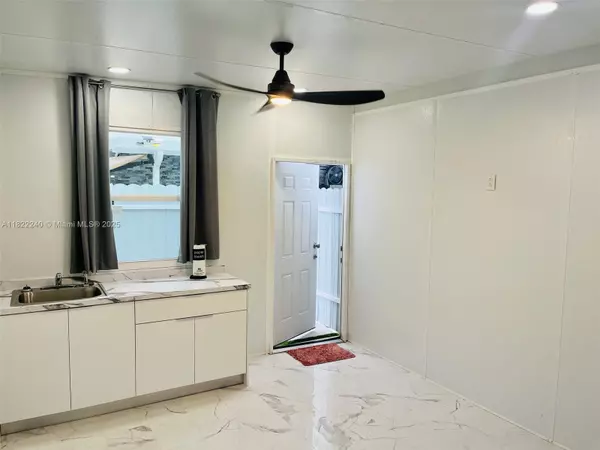 Miramar, FL 33023,6839 SW 21st St #Efficiency