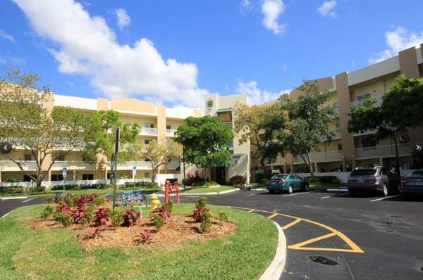 9587 Weldon Cir #B203, Tamarac, FL 33321