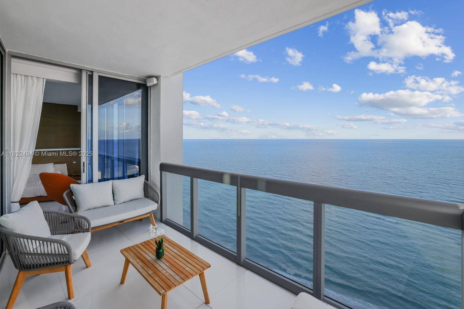 Miami Beach, FL 33141,6899 Collins Ave #2208