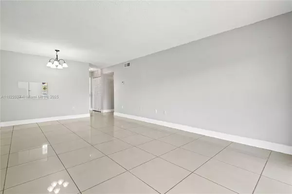Miami Gardens, FL 33169,301 NW 177th St #104