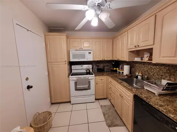 Hallandale Beach, FL 33009,1980 S Ocean Dr #4D