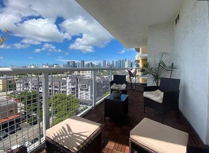 900 SW 8th St #904, Miami, FL 33130