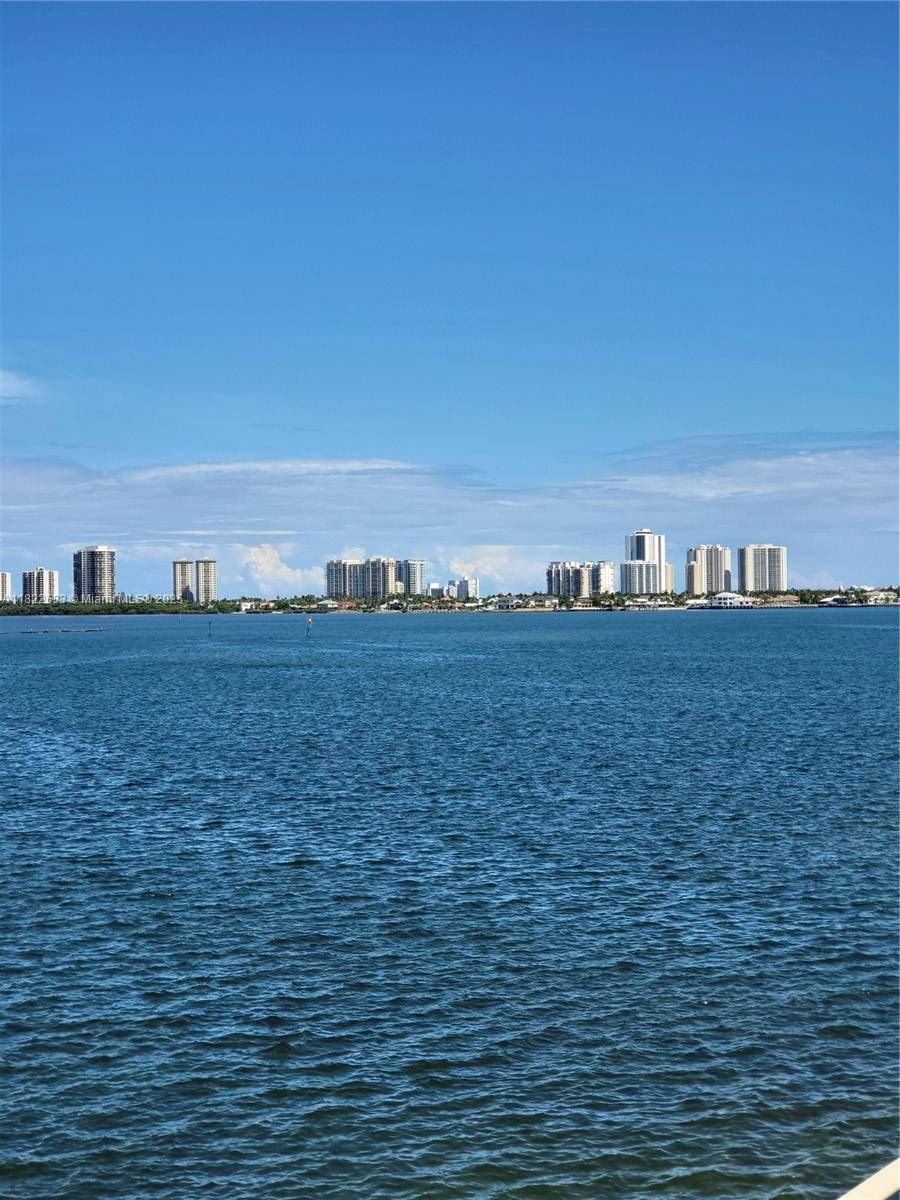 100 Shore Ct #310, North Palm Beach, FL 33408