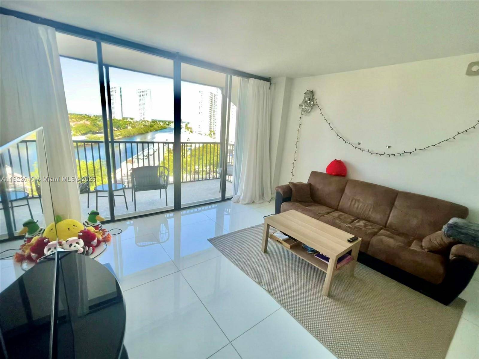 Aventura, FL 33180,3475 N Country Club Dr #816