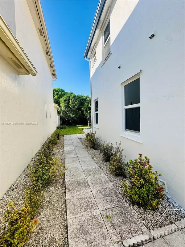 Pembroke Pines, FL 33029,18961 NW 22nd St