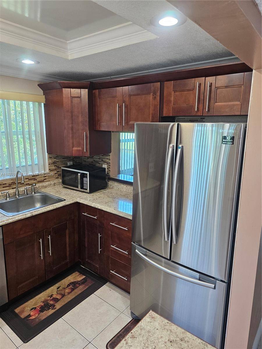 3551 Inverrary Dr #304, Lauderhill, FL 33319