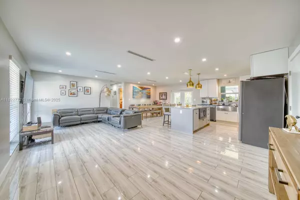 Palmetto Bay, FL 33157,9104 SW 180th St