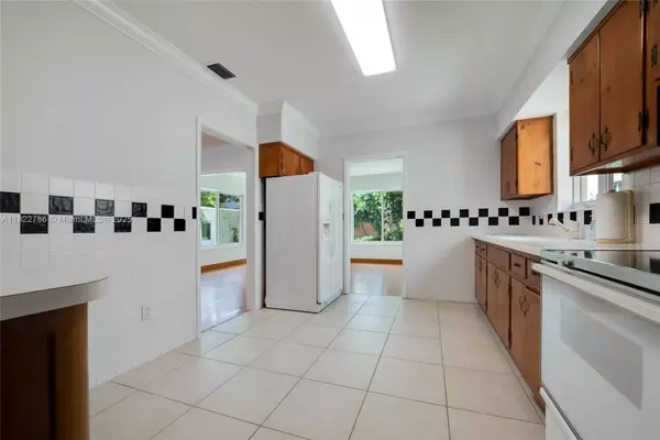 Coral Gables, FL 33134,708 Navarre Ave