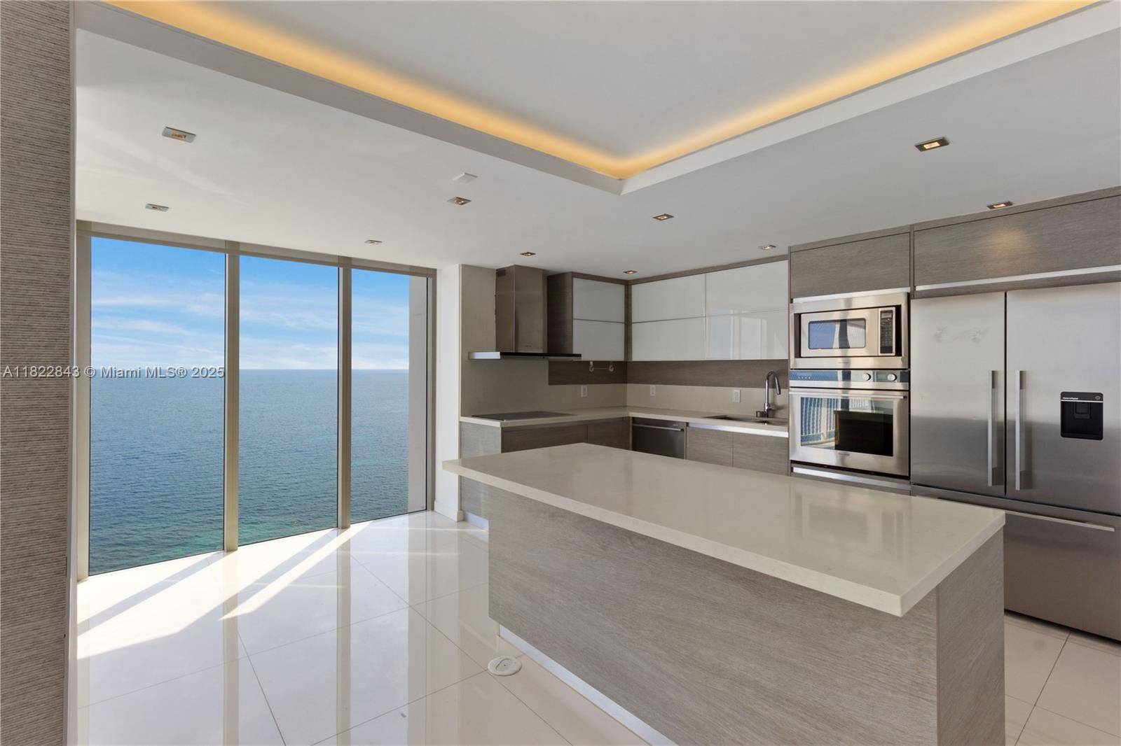 Key Biscayne, FL 33149,881 Ocean Dr #18F