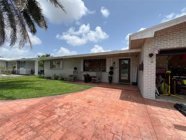 Pembroke Pines, FL 33024,8230 NW 15th St