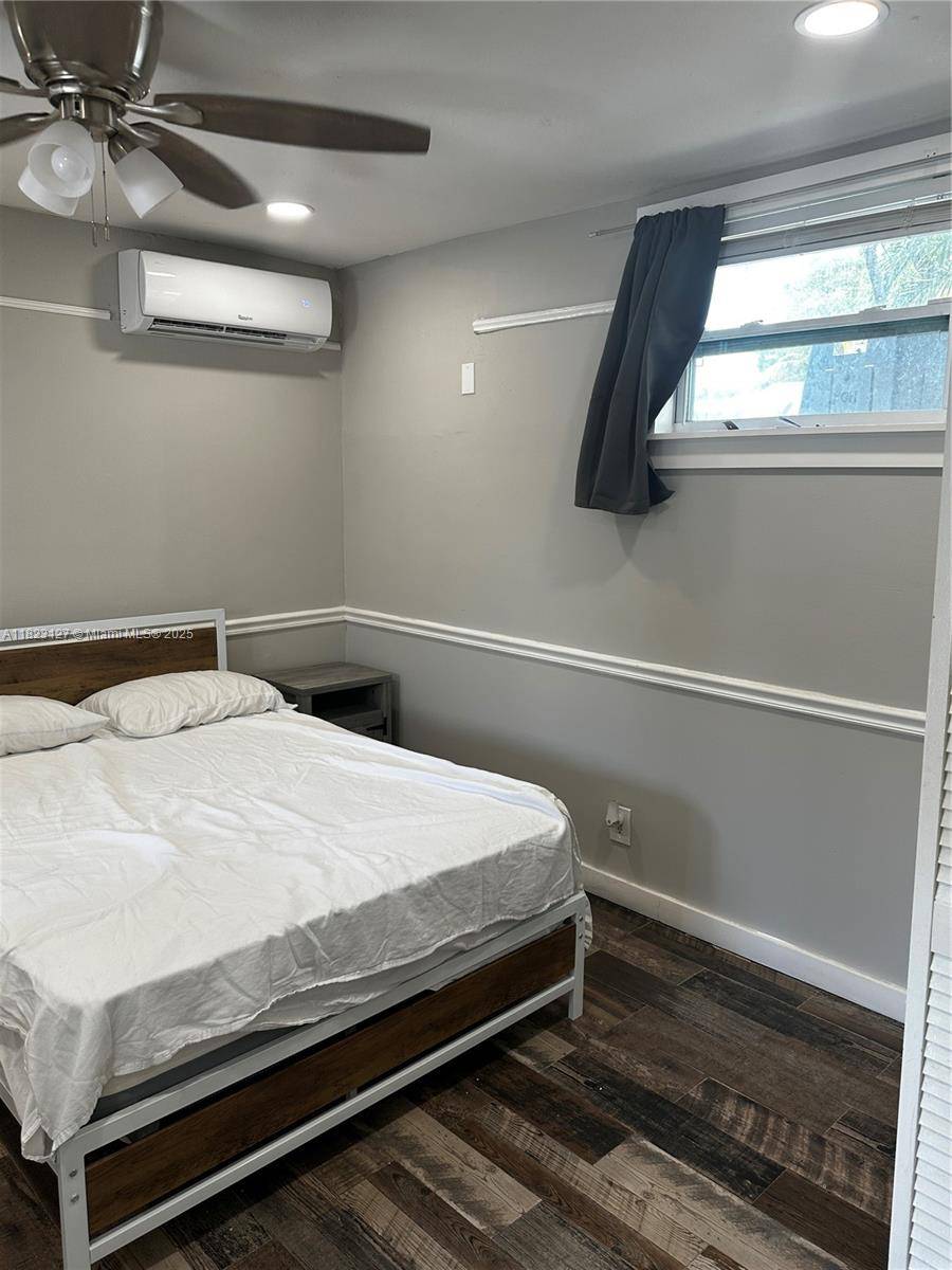 South Miami, FL 33155,6837 SW 39th Terrace #B