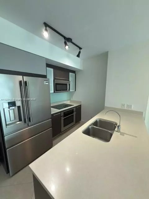 Miami, FL 33131,55 SE 6th St #2308
