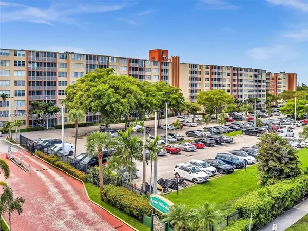 Miami, FL 33179,1780 NE 191st St #204-2