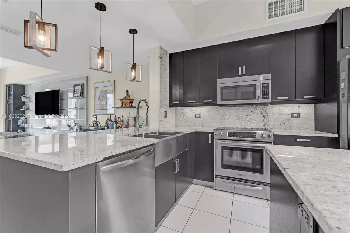 Hollywood, FL 33020,2138 Van Buren St #605