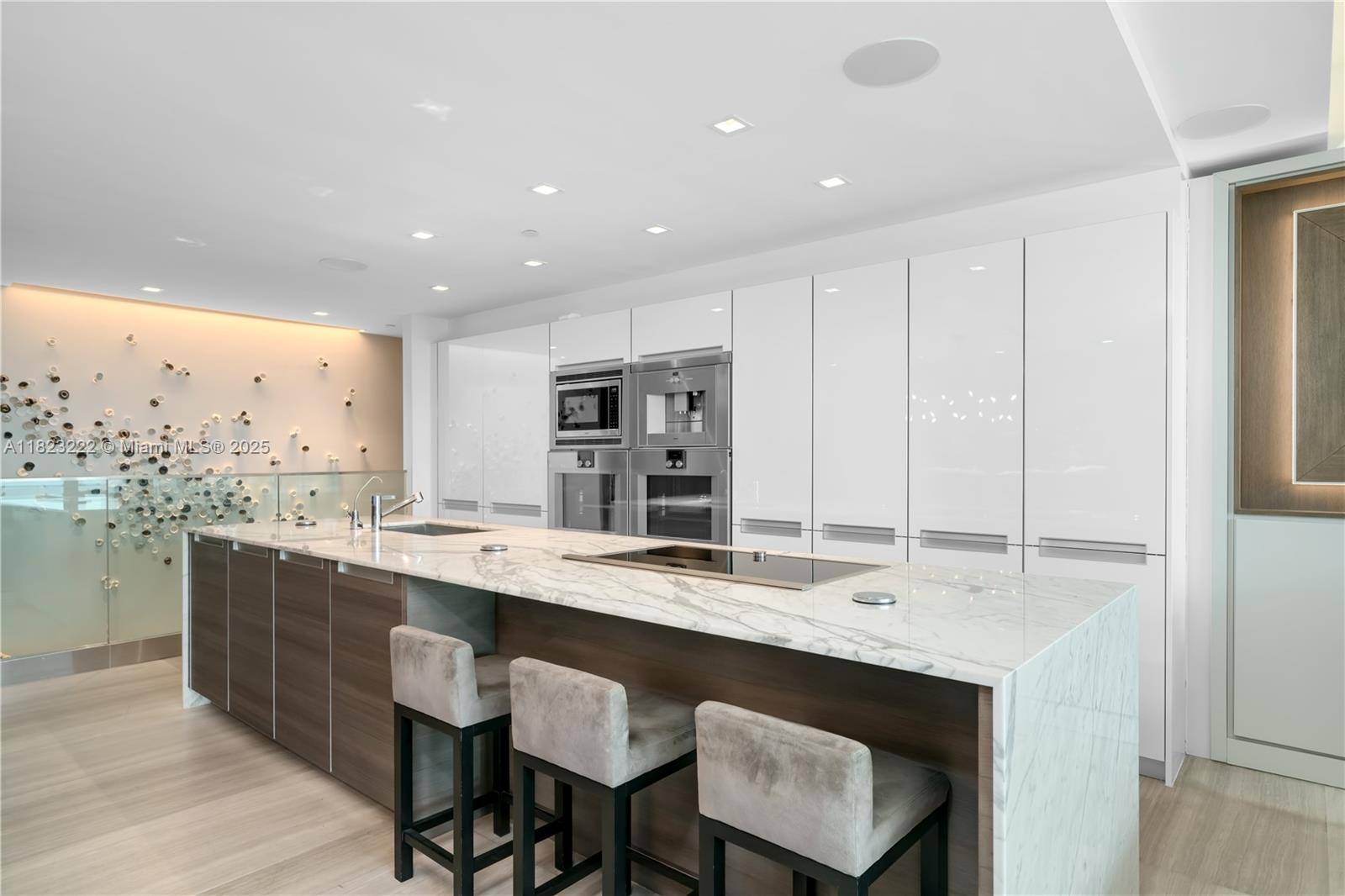 Miami Beach, FL 33139,321 Ocean Dr #200