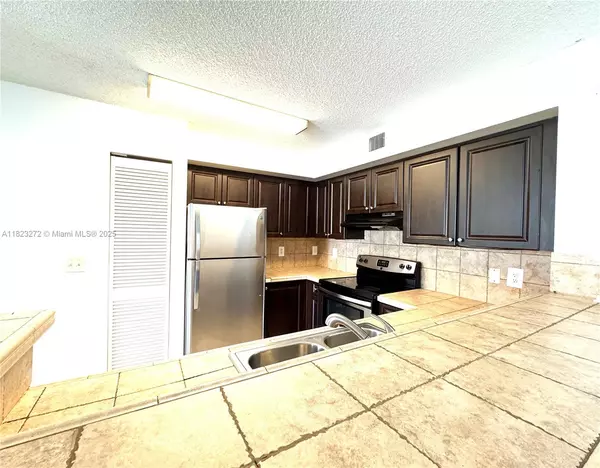 West Palm Beach, FL 33409,1733 Village Blvd #105