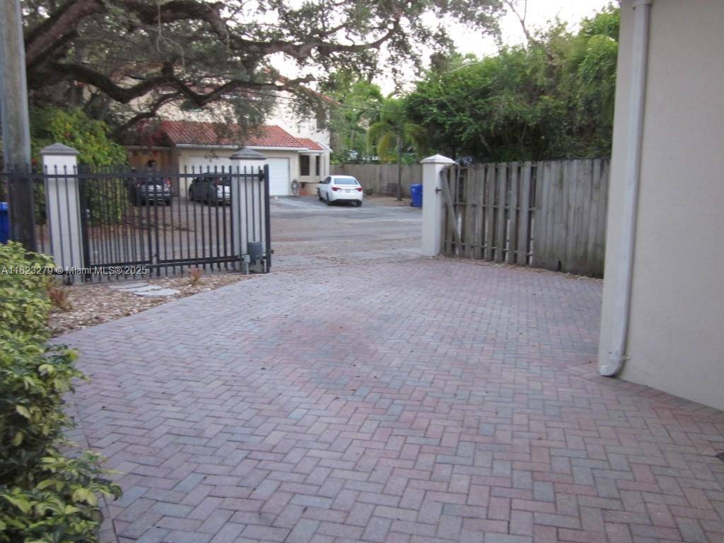 Miami, FL 33133,2920 Catalina St #2920