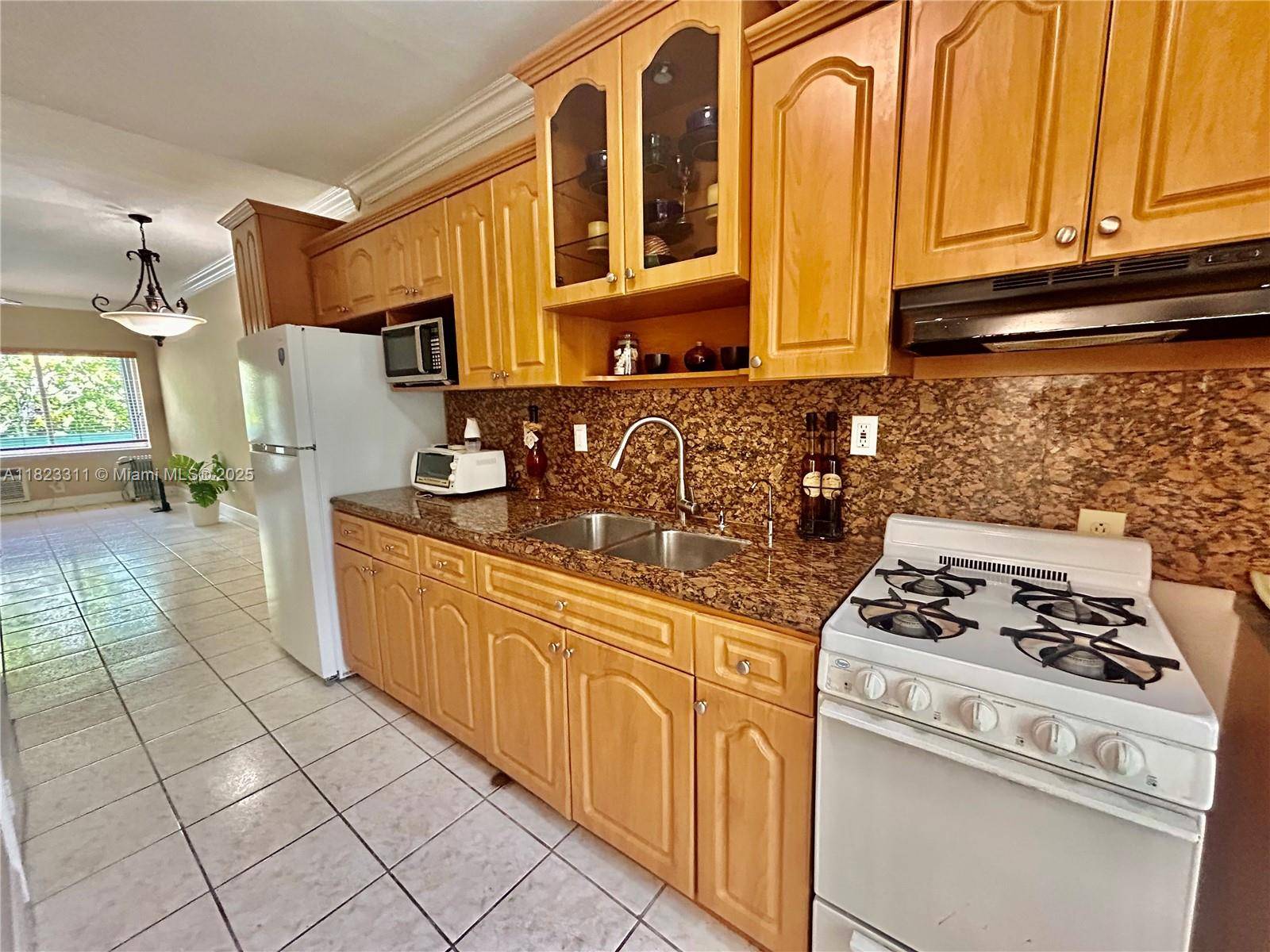 Miami Beach, FL 33141,6490 Collins Ave #17