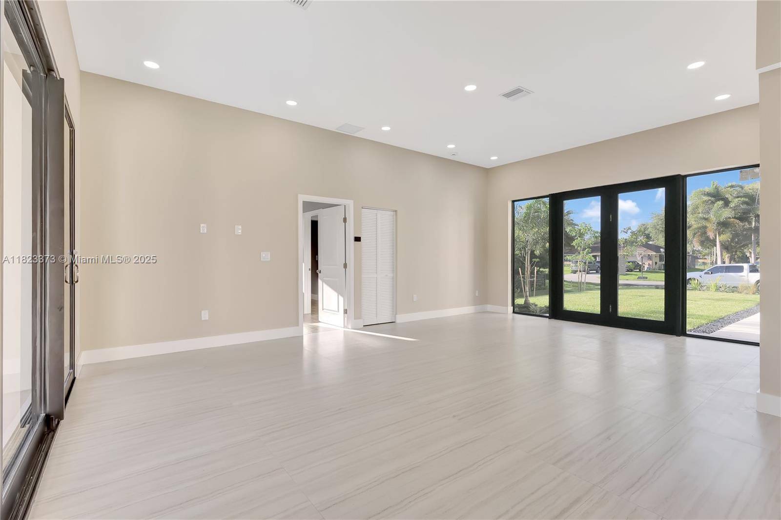 Plantation, FL 33323,12061 NW 26th St