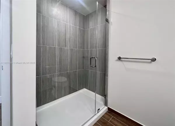 Doral, FL 33166,5250 NW 84th Ave #1-0906