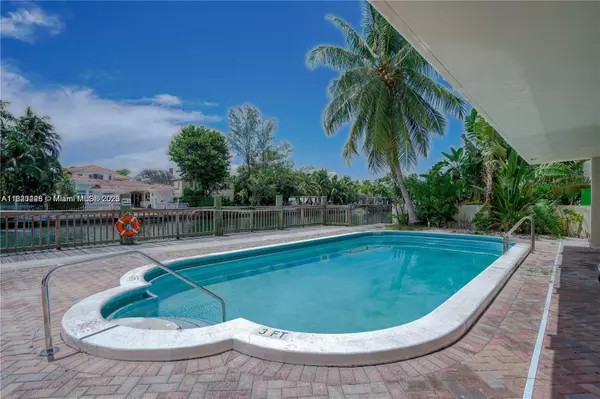 Miami Beach, FL 33140,4011 N Meridian Ave #38