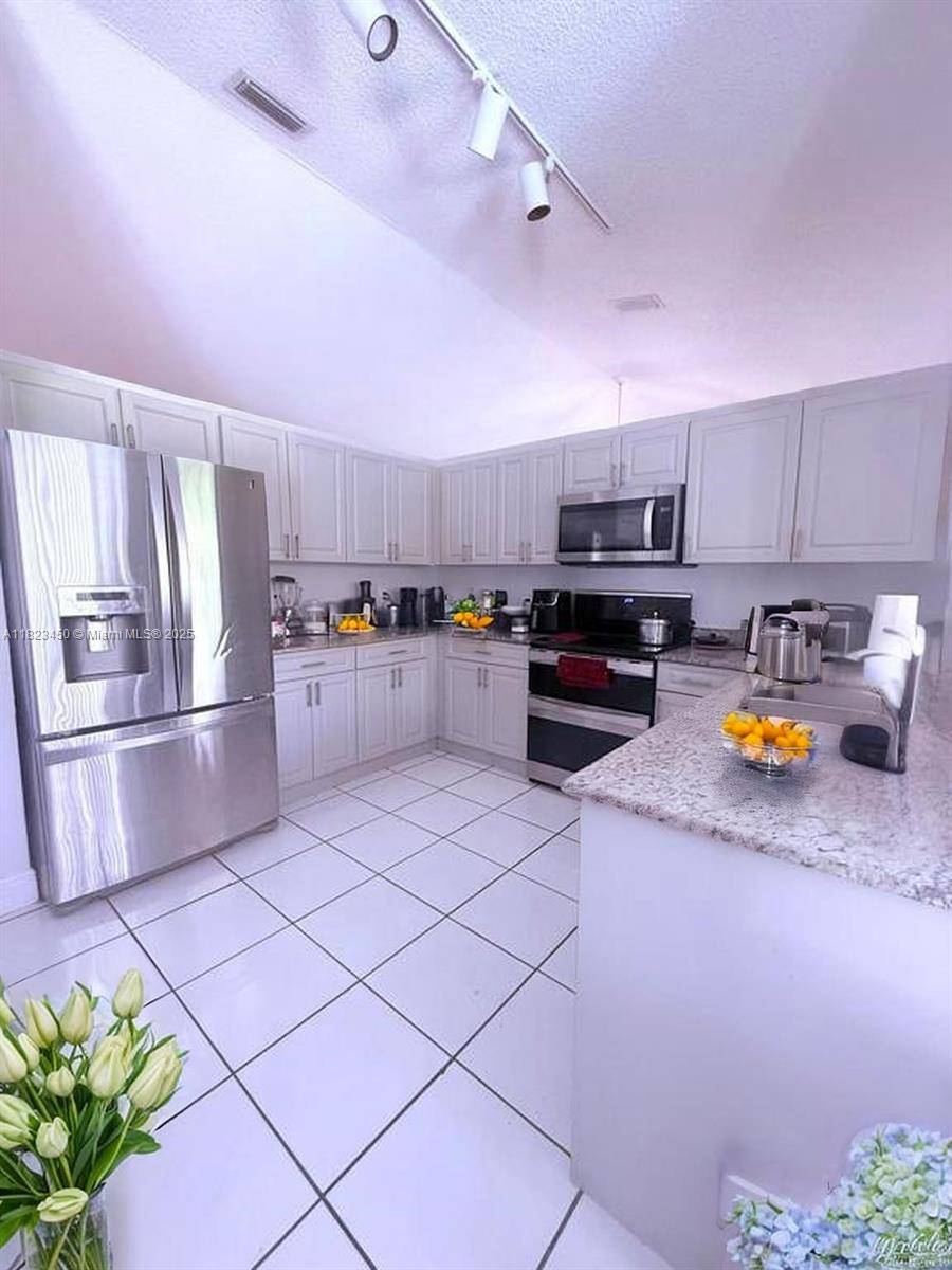 Pembroke Pines, FL 33029,19960 NW 4th St