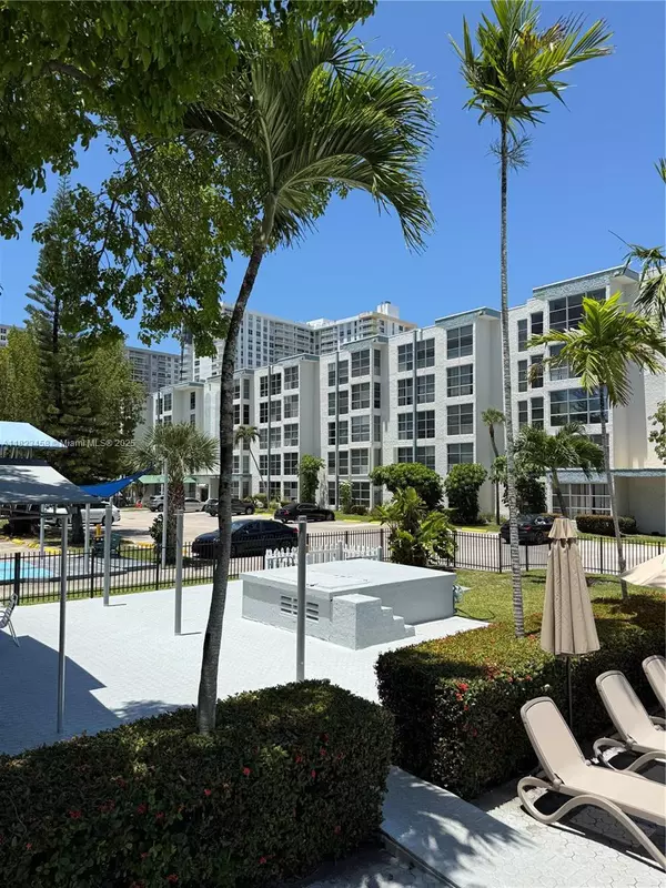 17570 Atlantic Blvd #405, Sunny Isles Beach, FL 33160