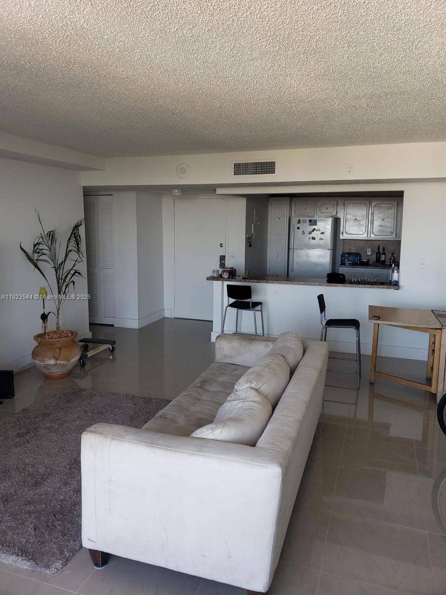 North Miami, FL 33181,13499 Biscayne Blvd #1005