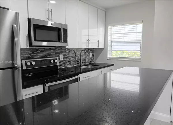 Lauderdale By The Sea, FL 33308,4109 N Ocean Dr #9