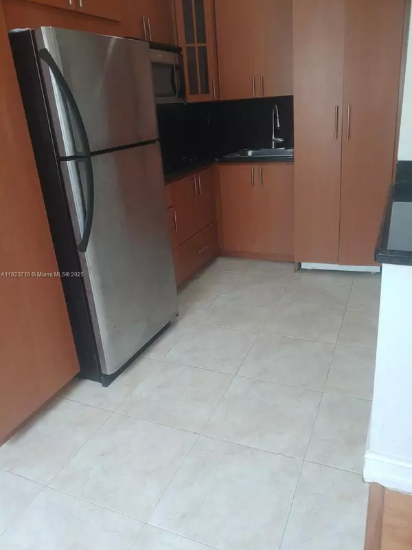 Miami Beach, FL 33141,7928 HARDING AV #8