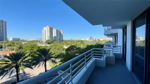 3300 NE 192nd St #604, Aventura, FL 33180