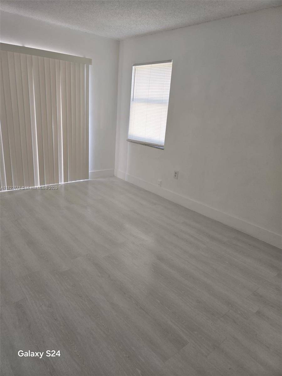 Hialeah, FL 33010,1000 W 28 St #17