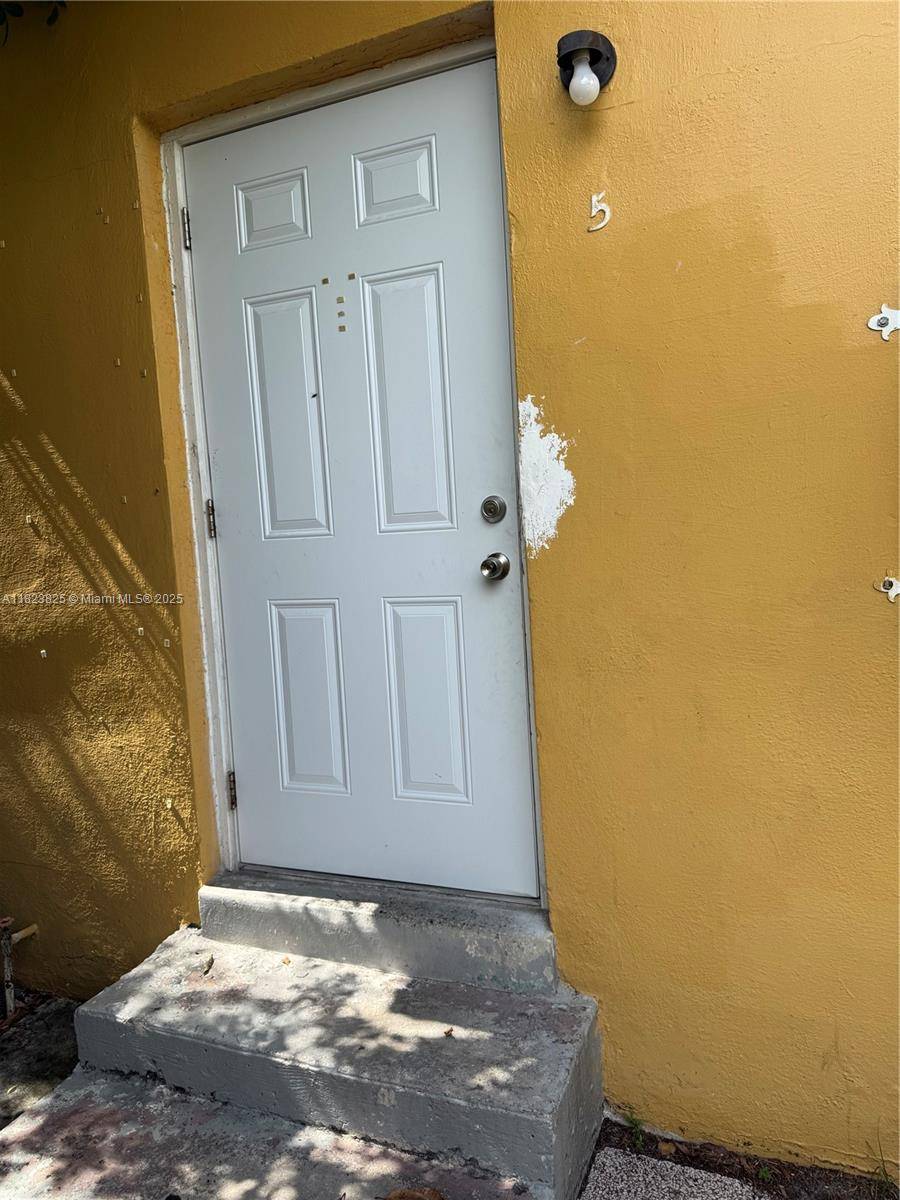 640 NW 10th Ter #5, Fort Lauderdale, FL 33311